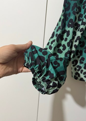 Diğer Uzun Kollu Kemerli Yeşil Batik Bluz