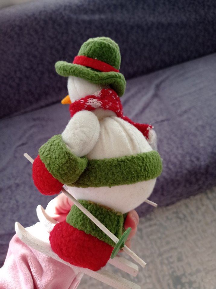 Renkli Kayak Yapan Kardan Adam Biblo - Görsel 3