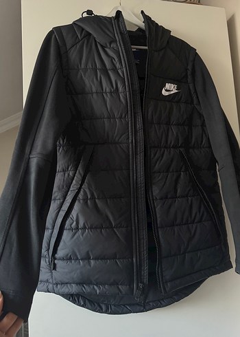 Nike Siyah Kapüşonlu Kadın Mont