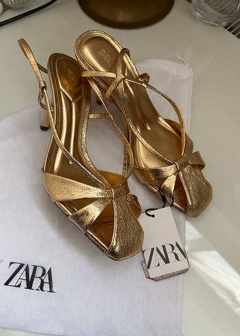 37 Beden Zara gold topuklu ayakkabı