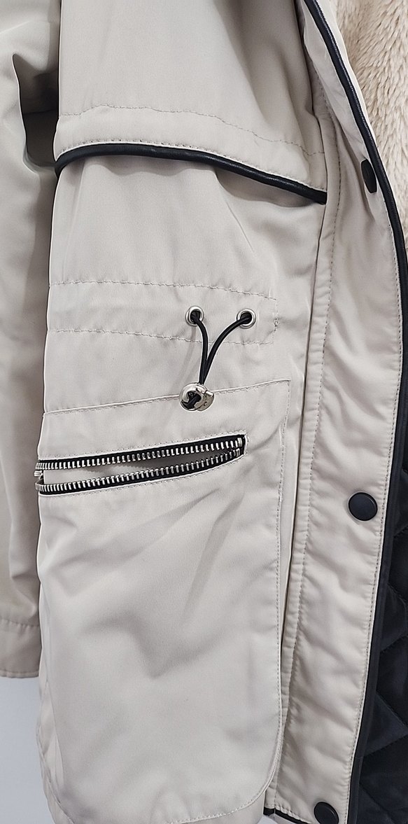 Krem Kapüşonlu Kürklü Kadın Kışlık Mont - Görsel 3