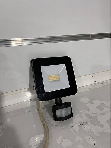 LED LAMBA SENSÖRLÜ