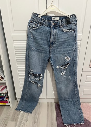 Yırtık Detaylı Bol Kesim Mavi Denim Jean
