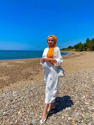 Beyaz elbise