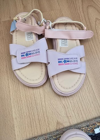 Pembe Tokalı Kız Çocuk Sandalet
