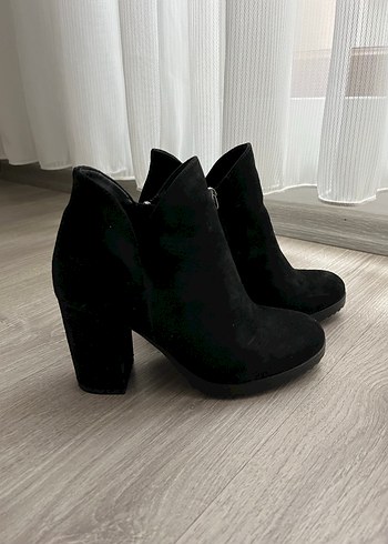 Siyah Süet Topuklu Kadın Bot - Görsel 2