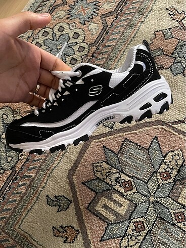 Skechers Hediye geldi etiketi var ama kutusu yok