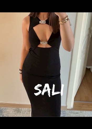 Zara Siyah Parlak Detaylı Yırtmaçlı Uzun Elbise - Görsel 4