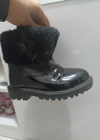 Kızlar için Siyah Kürklü Goth Bot - Görsel 2