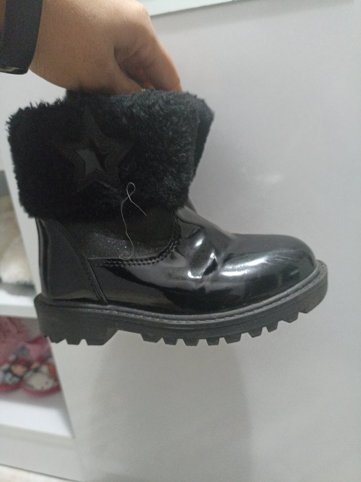 Kızlar için Siyah Kürklü Goth Bot - Görsel 2