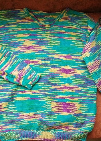El yapımı renkli örme kazak 