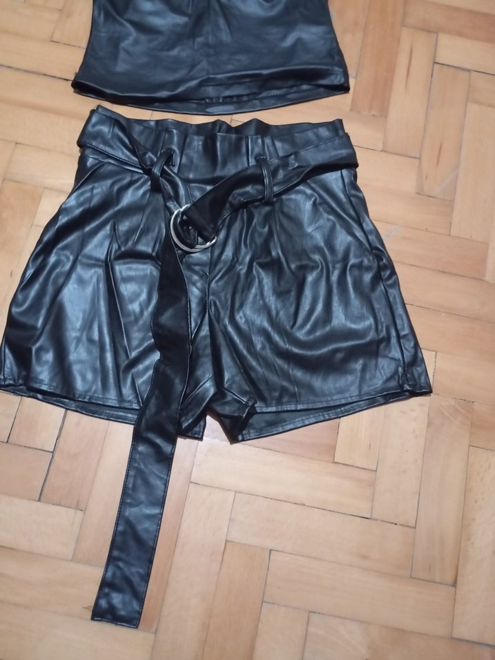 Kadın Siyah Deri Kısa Şort - Görsel 3
