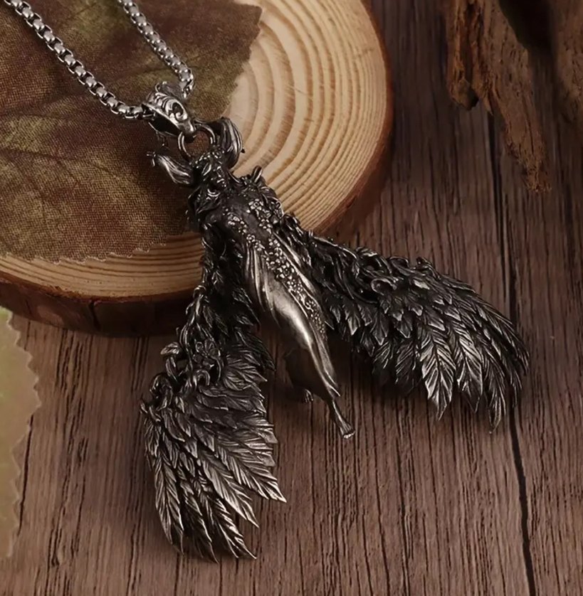 Koyu Gri Kanatlı Gotik Uzun Kolye - Görsel 3