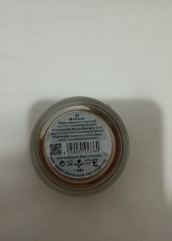 Beden Renk Essence Soft Touch Mousse Fondöten 01 ve 02