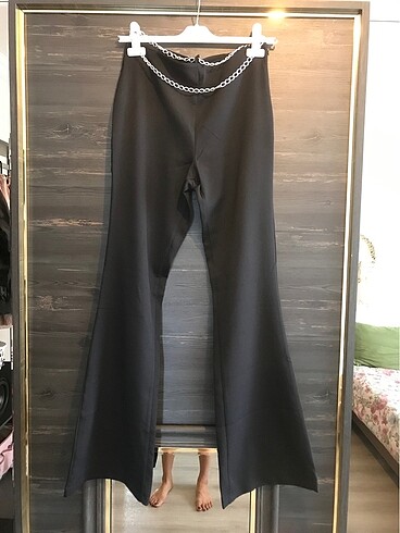 Zara Bel zincir detaylı bol paça pantalon