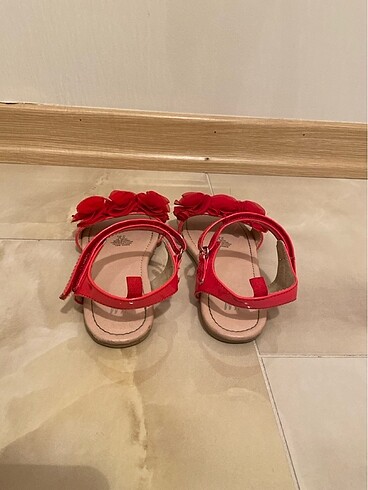 31 Beden H&M kız çocuk sandalet