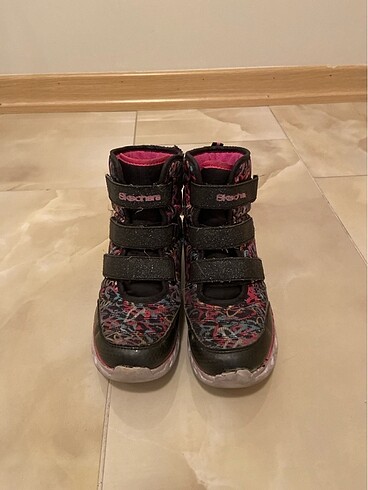 Skechers kız çocuk bot