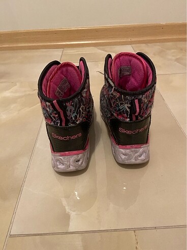 33 Beden Skechers kız çocuk bot