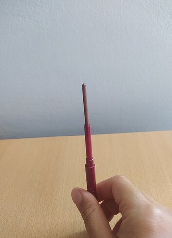 Beden Renk Asansörlü mettalic göz kalemi
