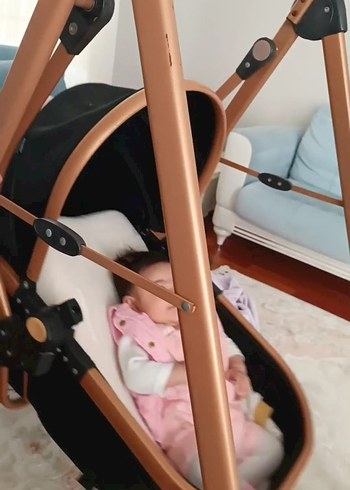 kahve rengi bebek arabasi
