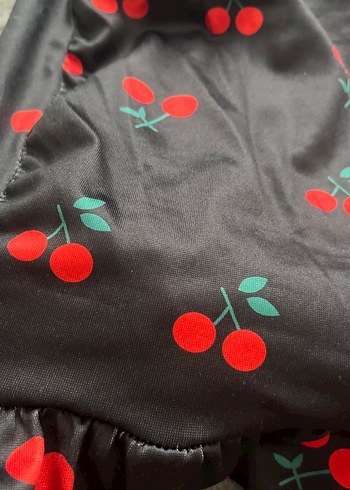Mango Kırmızı Kiraz Baskılı Siyah Askılı Gece elbisesi