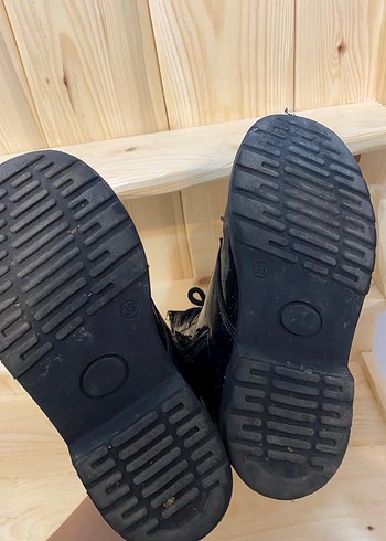 Siyah Parlak Deri Tokalı Blok Topuklu Bot - Görsel 4