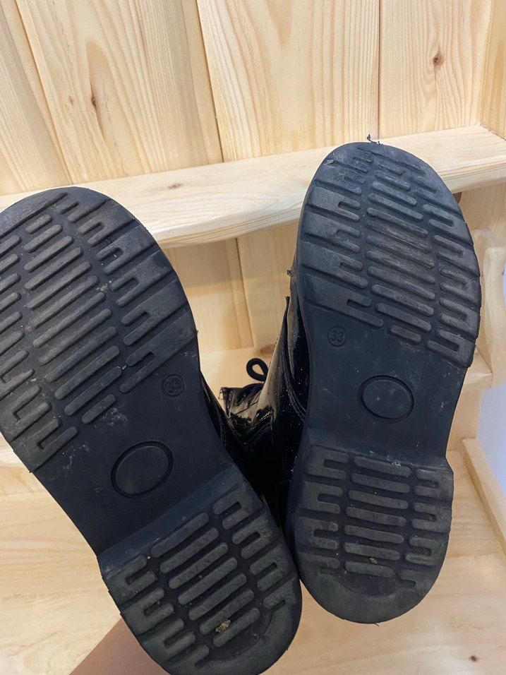 Siyah Parlak Deri Tokalı Blok Topuklu Bot - Görsel 4