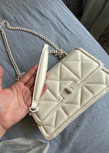 Zincir Detaylı Beyaz Deri Kadın Çanta - Görsel 3