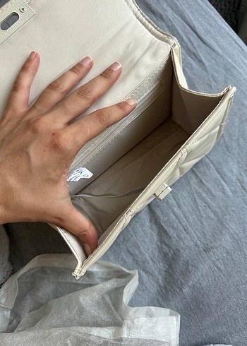 Zincir Detaylı Beyaz Deri Kadın Çanta - Görsel 4