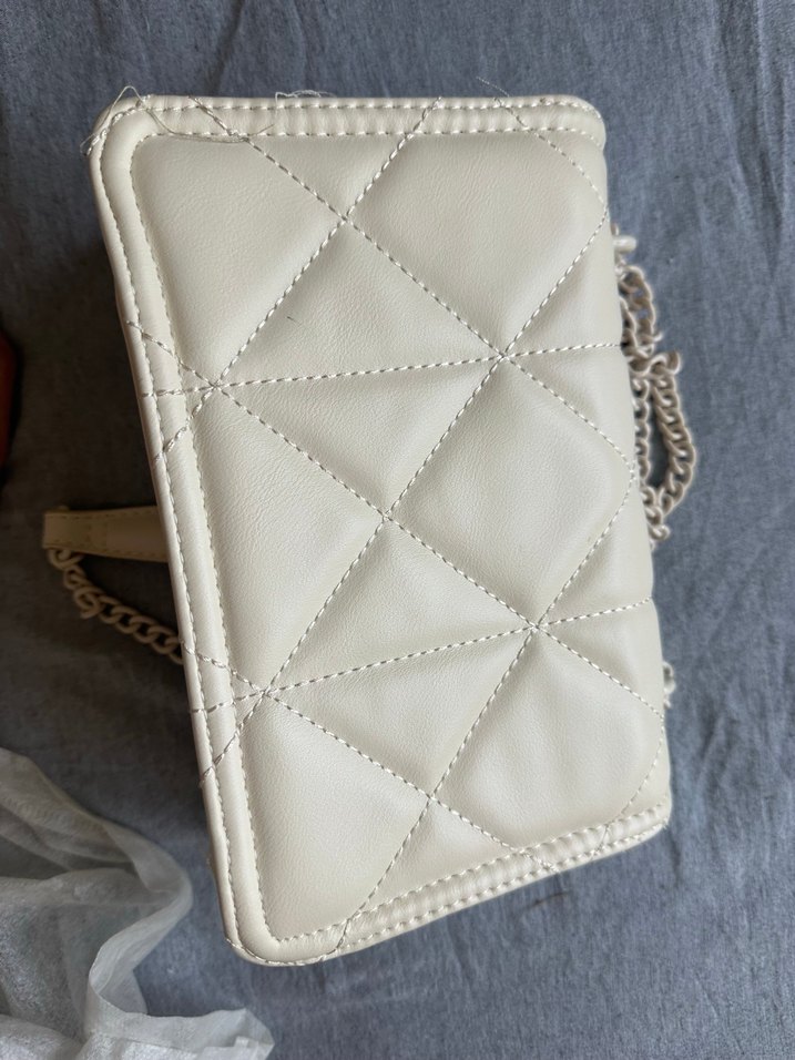 Zincir Detaylı Beyaz Deri Kadın Çanta - Görsel 5