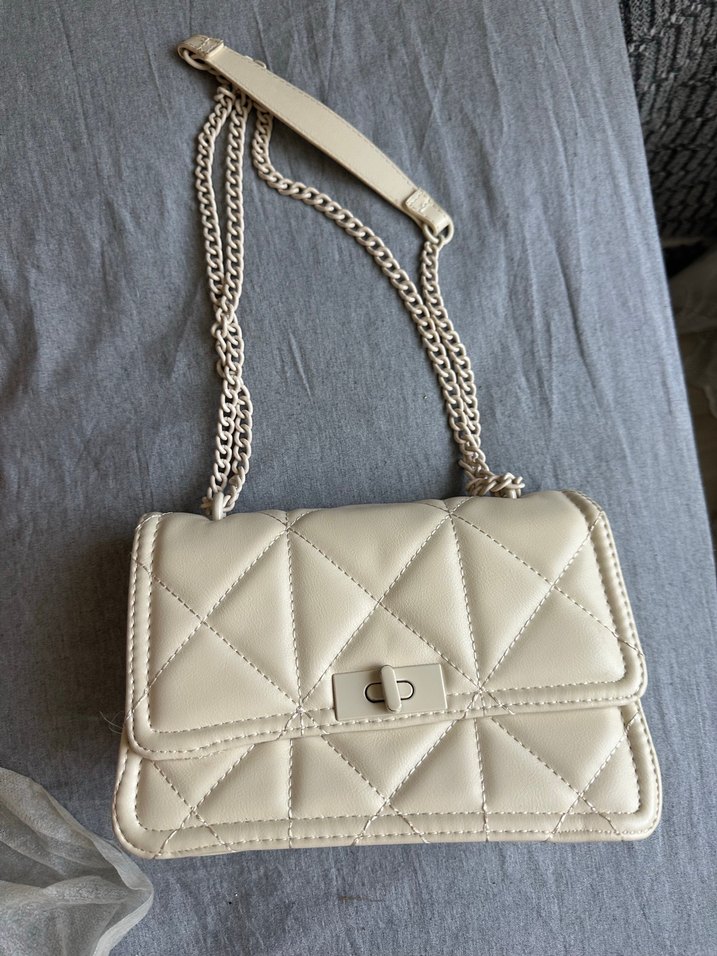 Zincir Detaylı Beyaz Deri Kadın Çanta - Görsel 2