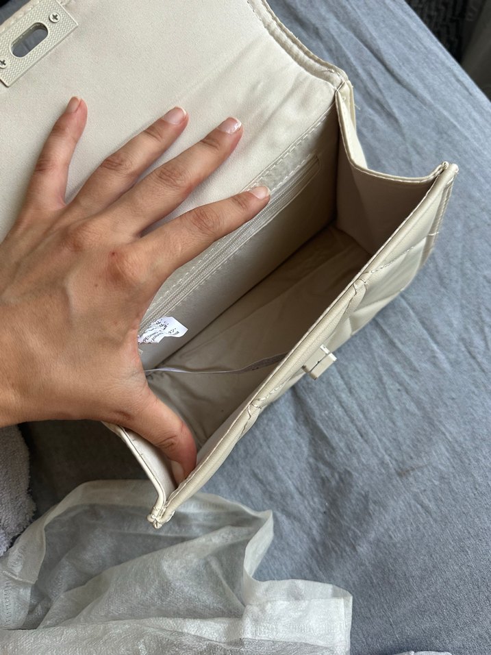 Zincir Detaylı Beyaz Deri Kadın Çanta - Görsel 4