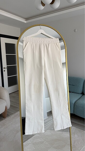 beyaz yırtmaçlı pantolon
