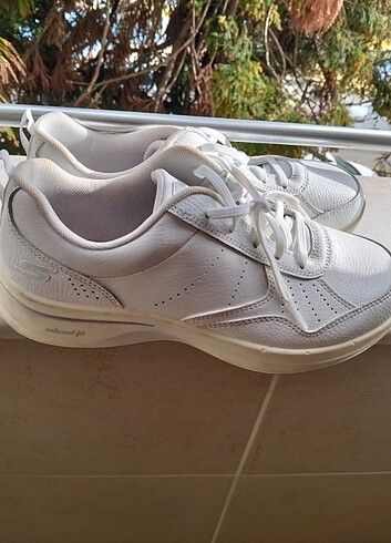 Skechers