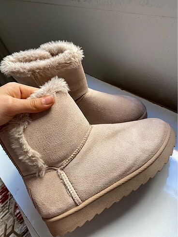 Ugg Kadın UG bot
