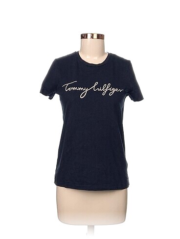 Tommy Hilfiger T-shirt %70 İndirimli.