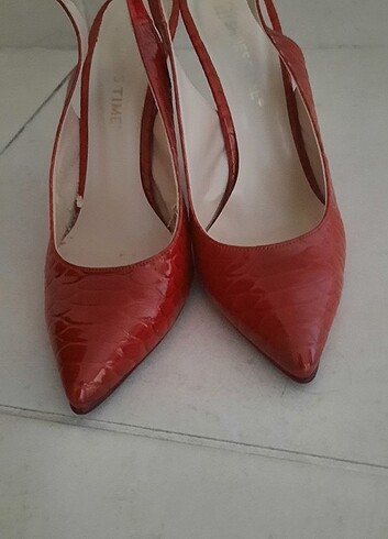 Kırmızı Rugan ince Topuk Ayakkabı 
