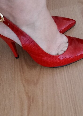 36 Beden Kırmızı Rugan ince Topuk Ayakkabı 
