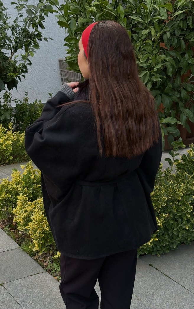 Siyah Kürklü Kadın Panço - Görsel 3