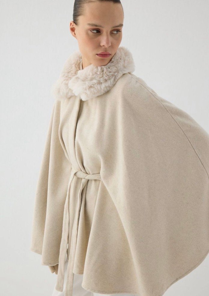 Bej Kürklü Kadın Panço - Görsel 2