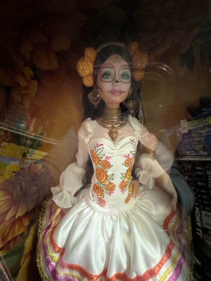 Beyaz Geleneksel Elbiseli Día de Muertos Bebek - Görsel 2