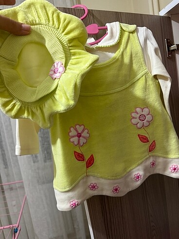 Şapkalı kız bebek elbisesi