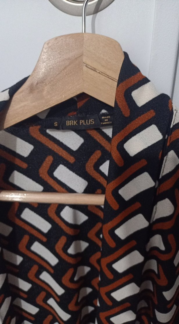 Dökümlü V Yaka Kadın Gömlek - Görsel 2