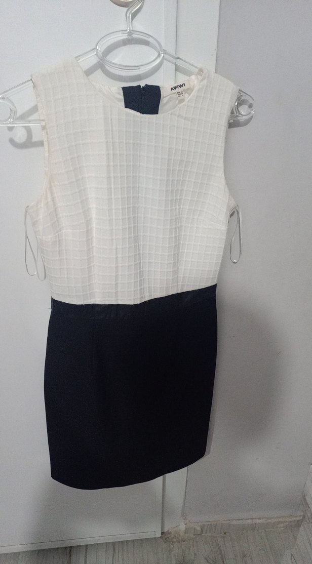 Kemer Detaylı Kısa Siyah Beyaz Elbise - Görsel 2