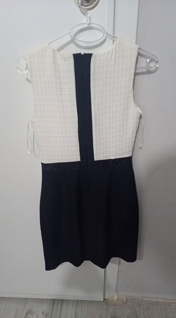 Kemer Detaylı Kısa Siyah Beyaz Elbise - Görsel 4