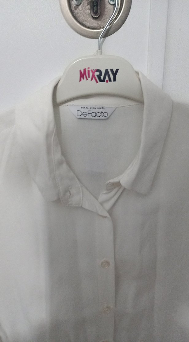 Beyaz Kısa Kollu Düğmeli Keten Gömlek - Görsel 2