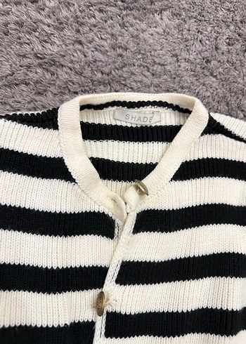 Siyah Beyaz Çizgili Triko Hırka - Görsel 3