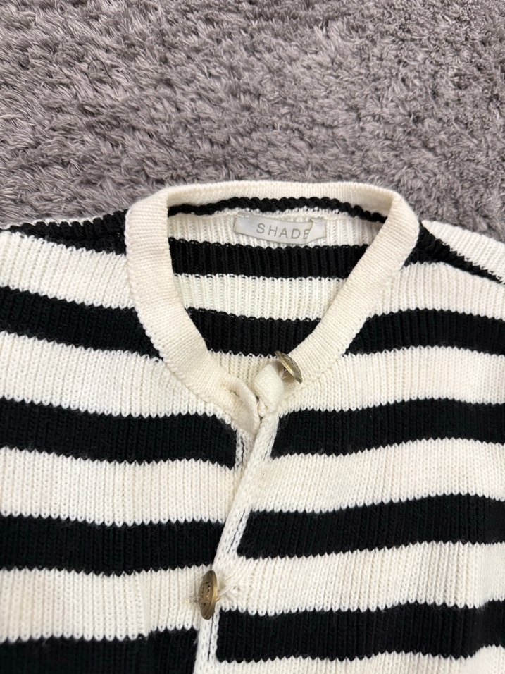 Siyah Beyaz Çizgili Triko Hırka - Görsel 3