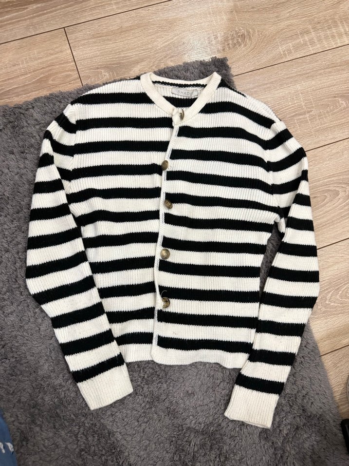 Siyah Beyaz Çizgili Triko Hırka - Görsel 2