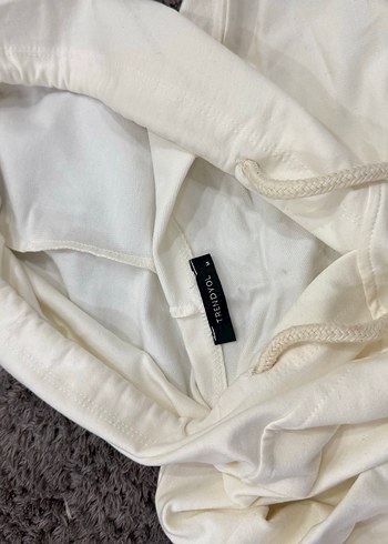 Kadın Beyaz Kapüşonlu Kısa Sweatshirt - Görsel 3